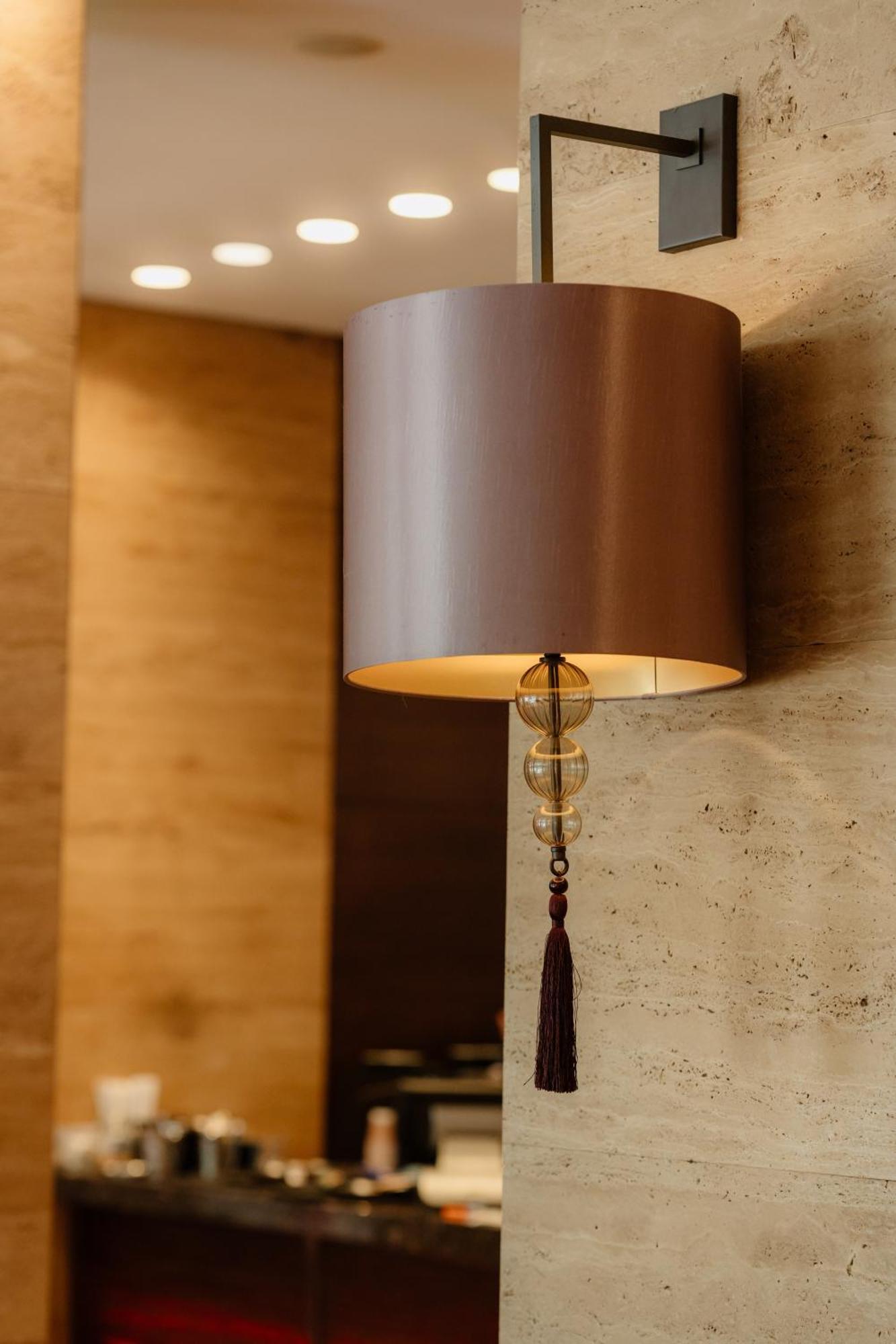 메트로폴 팰리스, 어 럭셔리 컬렉션 호텔, 벨그라드 베오그라드 외부 사진 A floor lamp