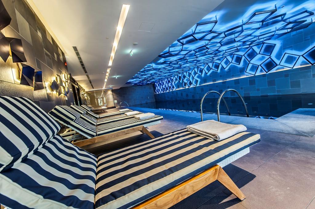 메트로폴 팰리스, 어 럭셔리 컬렉션 호텔, 벨그라드 베오그라드 외부 사진 The pool at the hotel